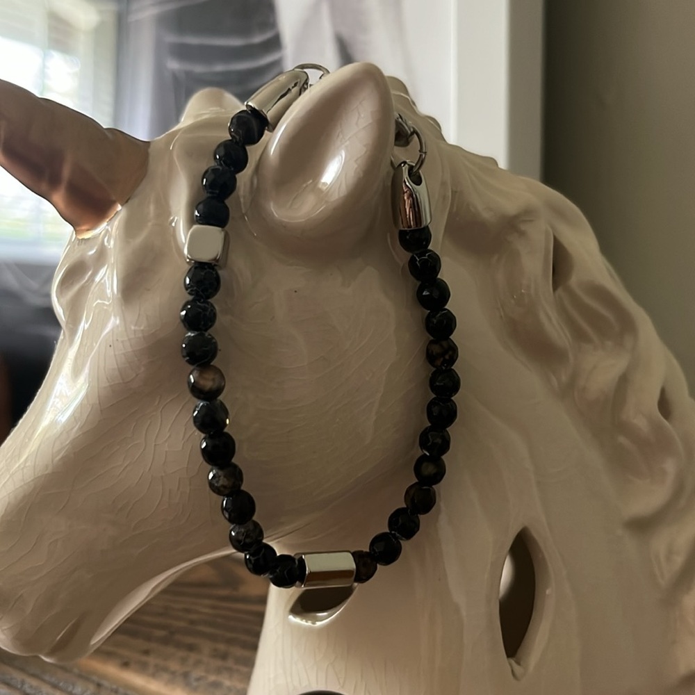 ⭐️🌴 Black Beaded Bracelet with Silver Accents